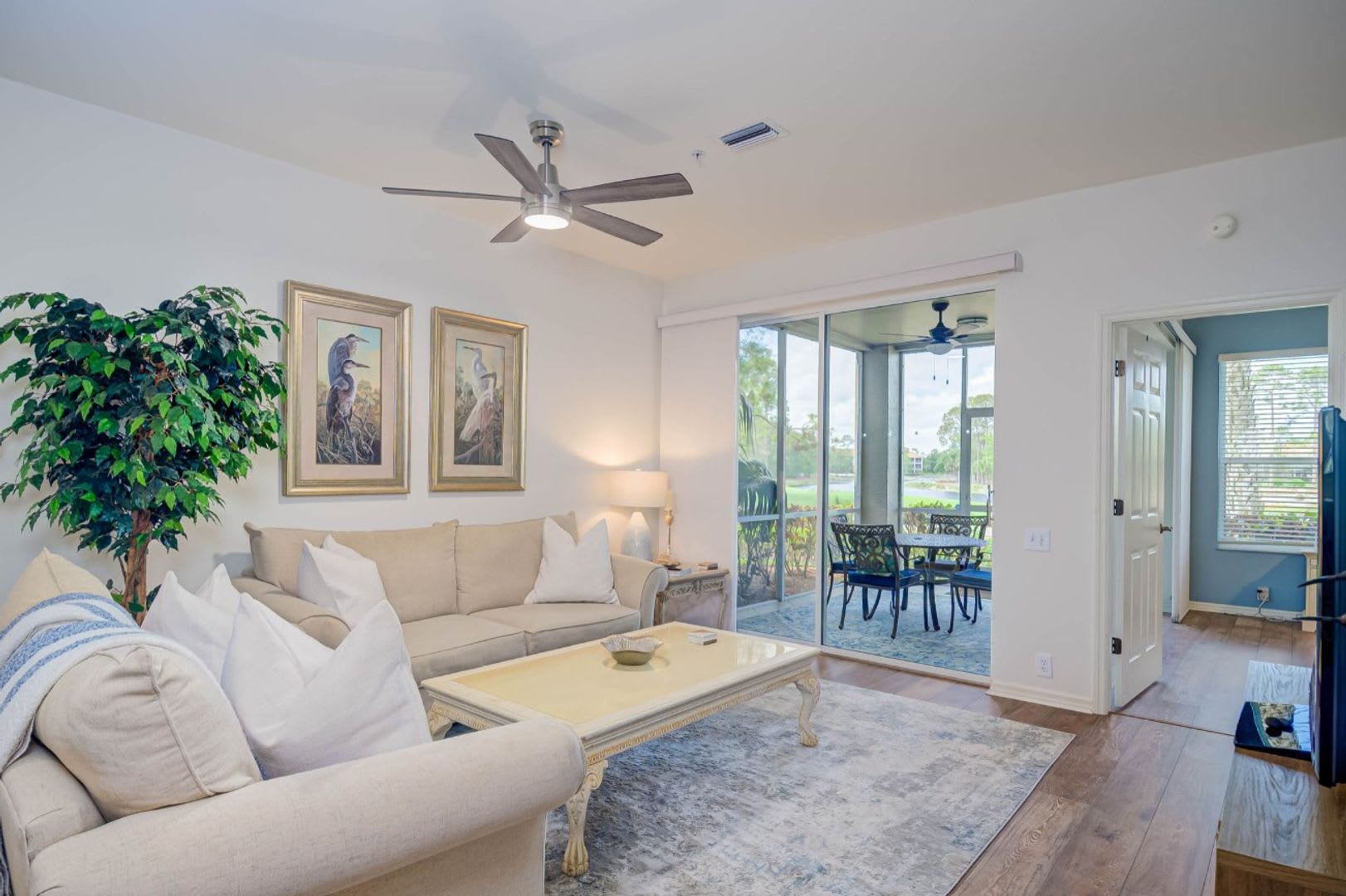 Golf Enthusiasts Prestigious Vanderbilt Country Club Stunning 2 Bed 2 Bath Plus Den Home – photo 5