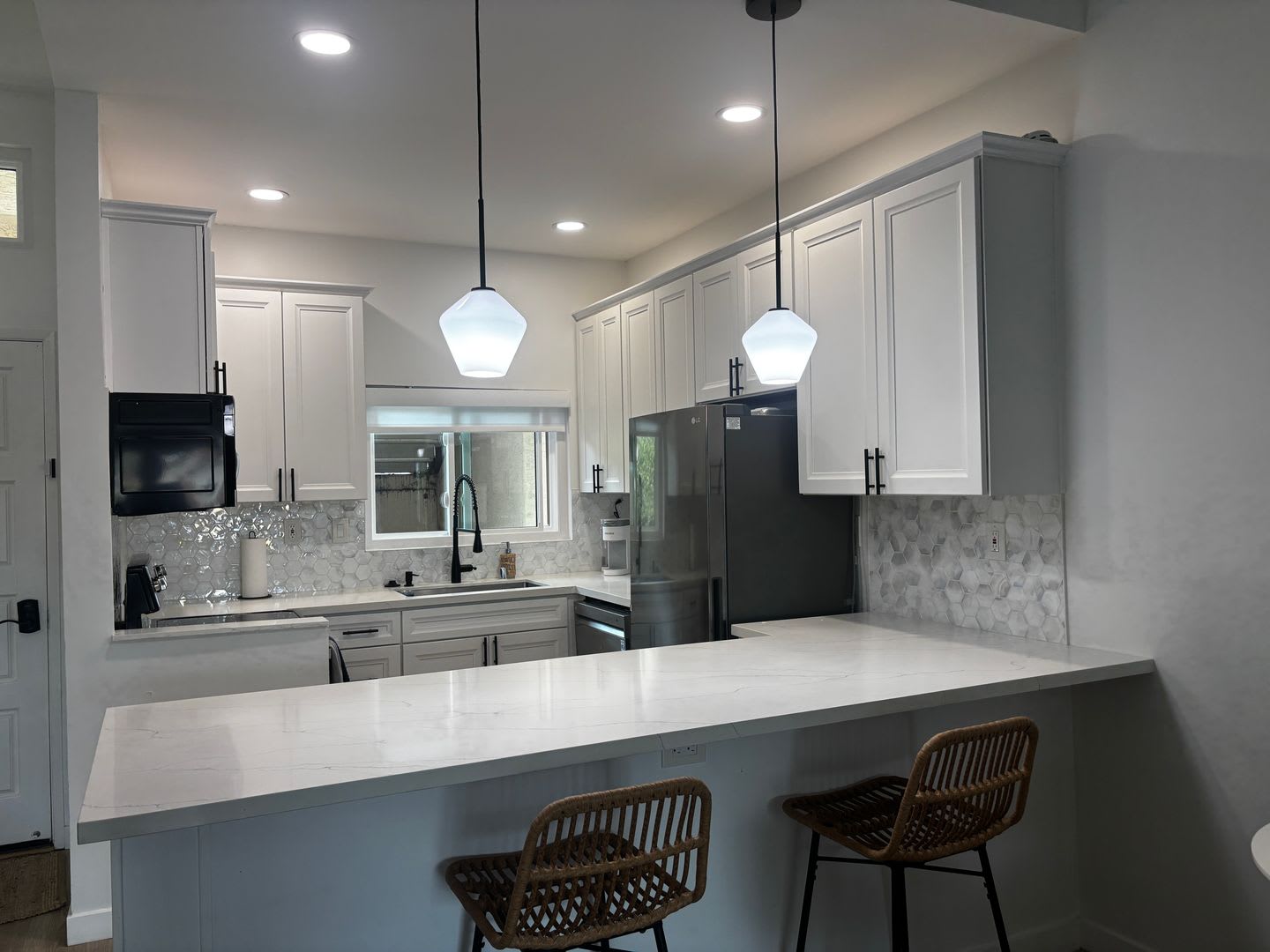 Beautifully Updated 2-Bedroom Condo in The Villas of Calavera – photo 2