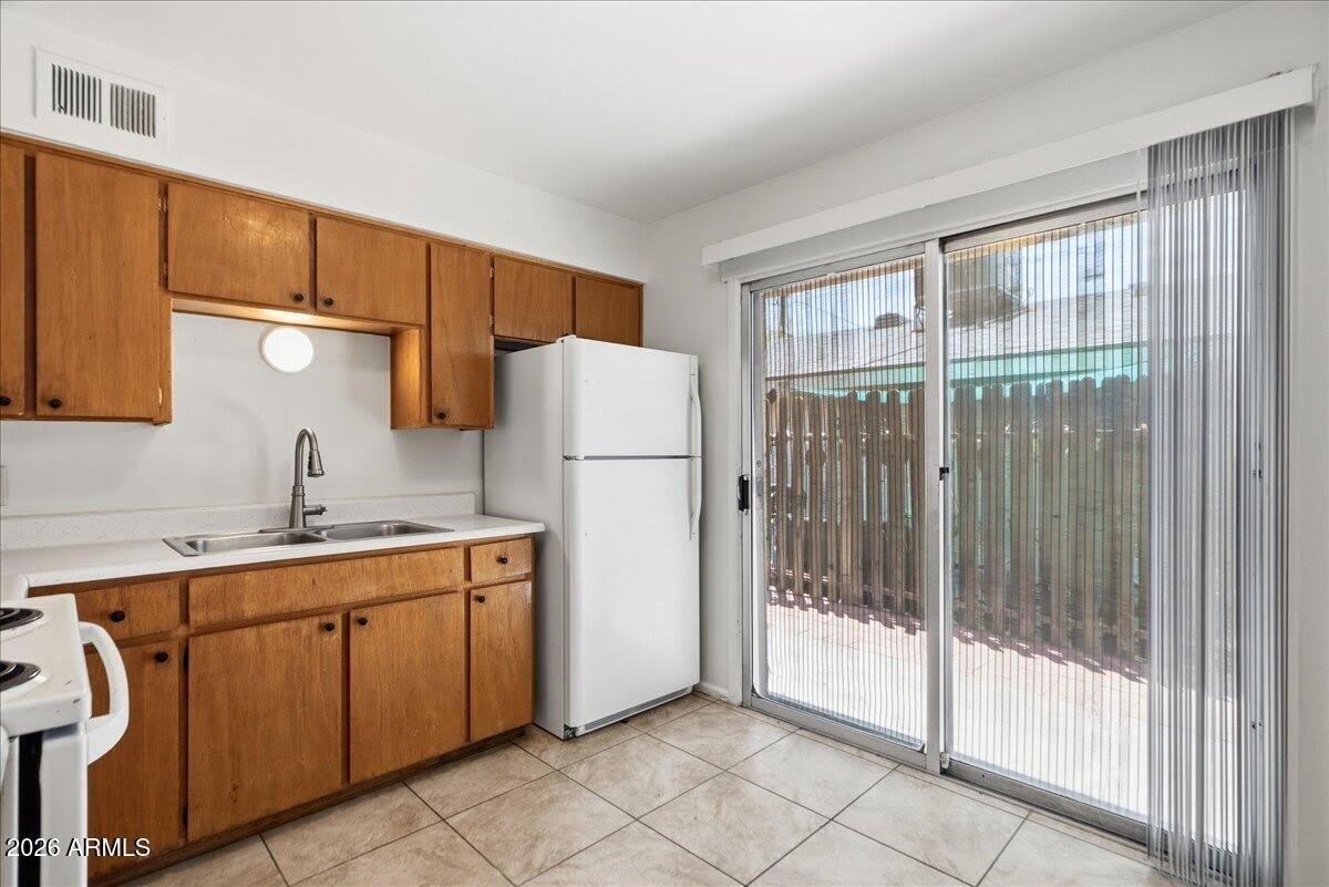 1321 E CAROL Avenue – photo 3