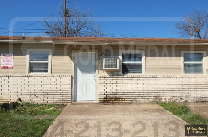 926 J R Court – photo 1