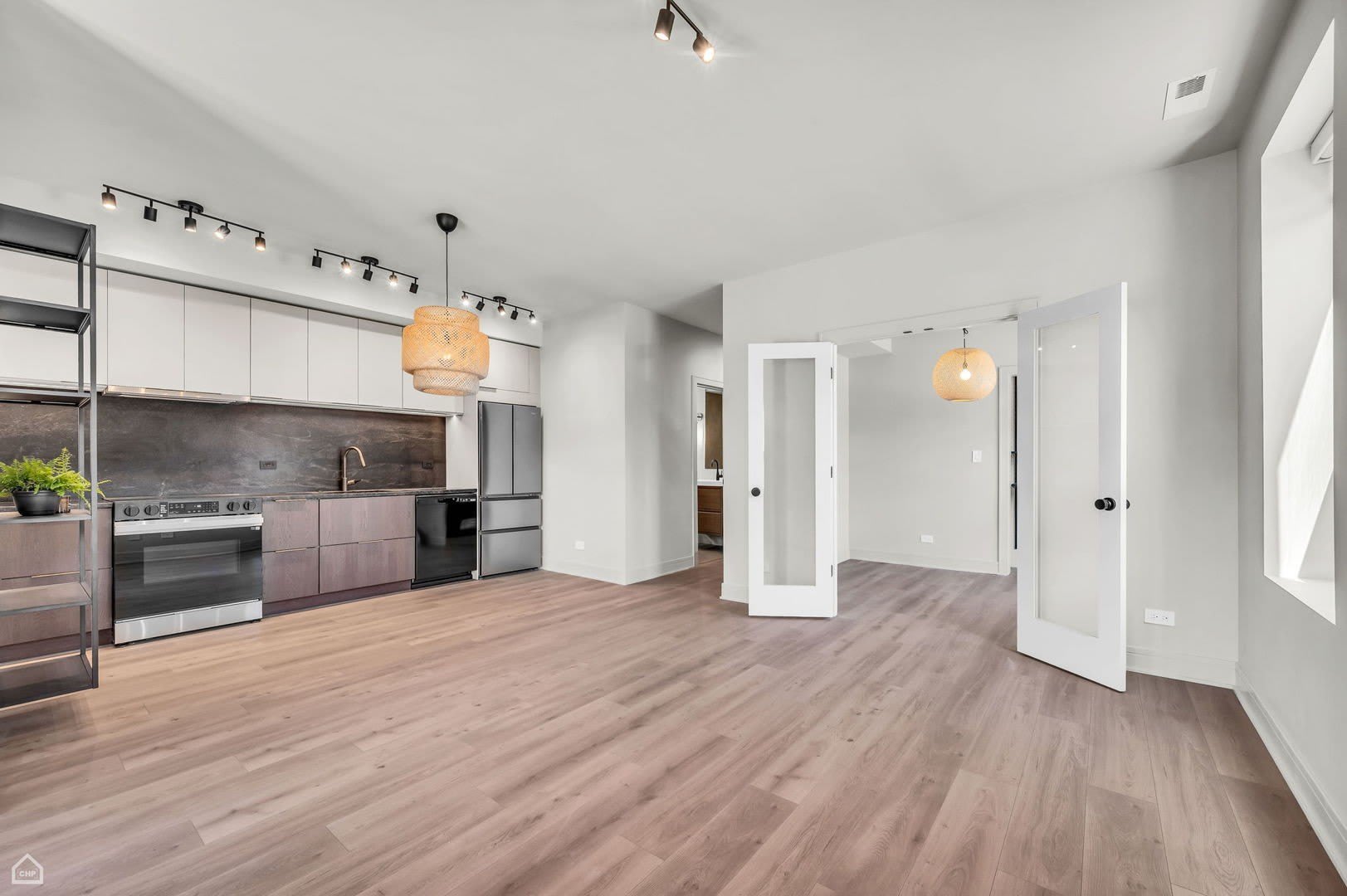 3701 W Dickens Avenue – photo 3