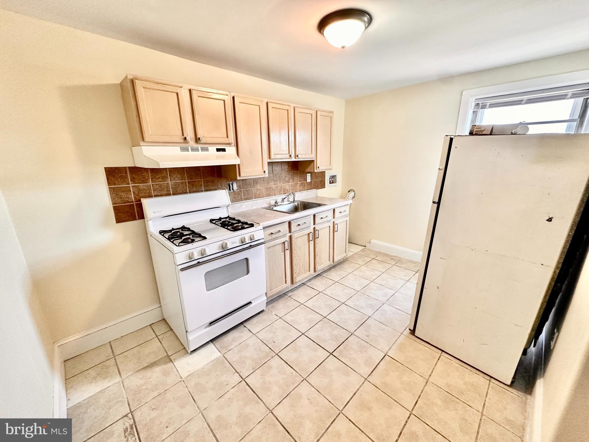 3400 HENRY Avenue – photo 1