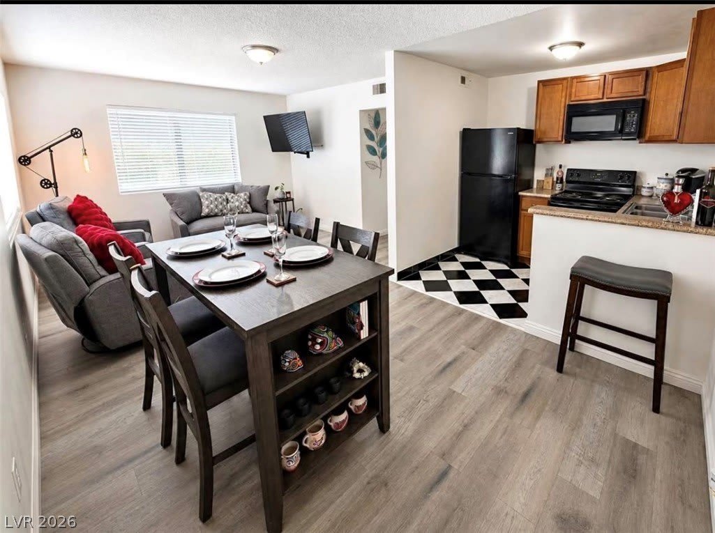 512 Albert Avenue – photo 1
