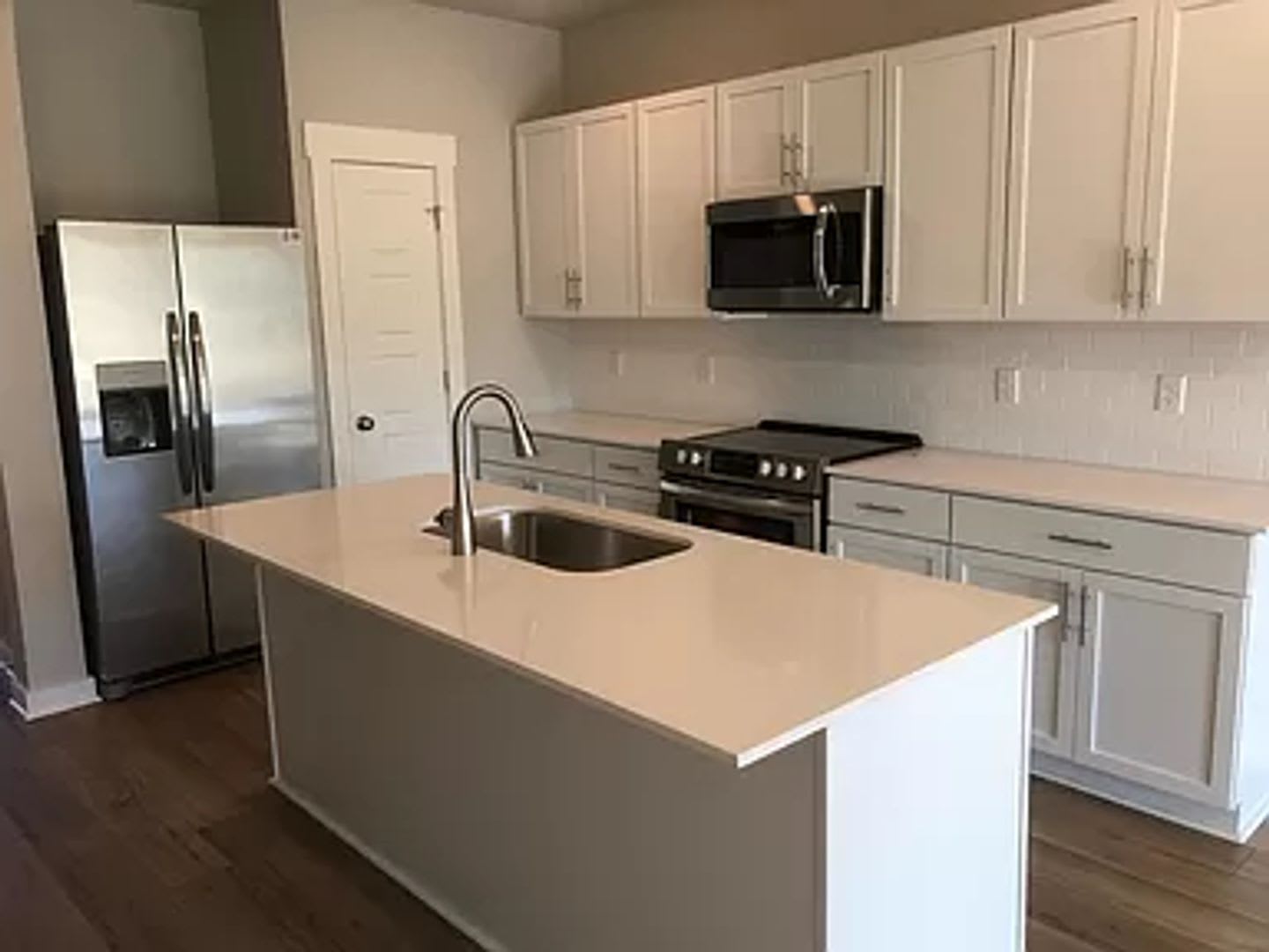 For Lease – photo 2