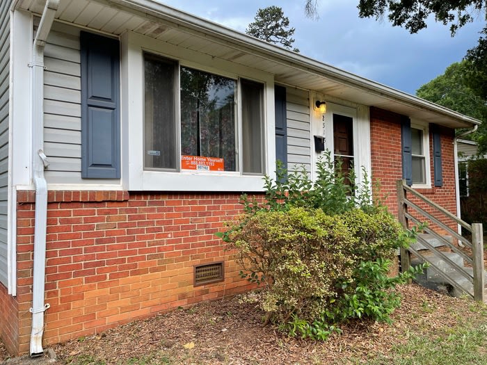 2315 Finchley Drive – photo 2