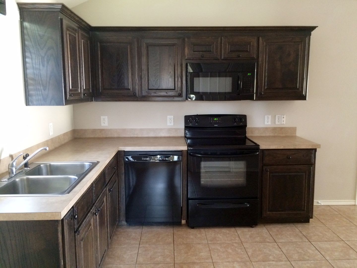 Mission Ranch- 3 Bedroom Duplex for Rent in Lindale! – photo 5
