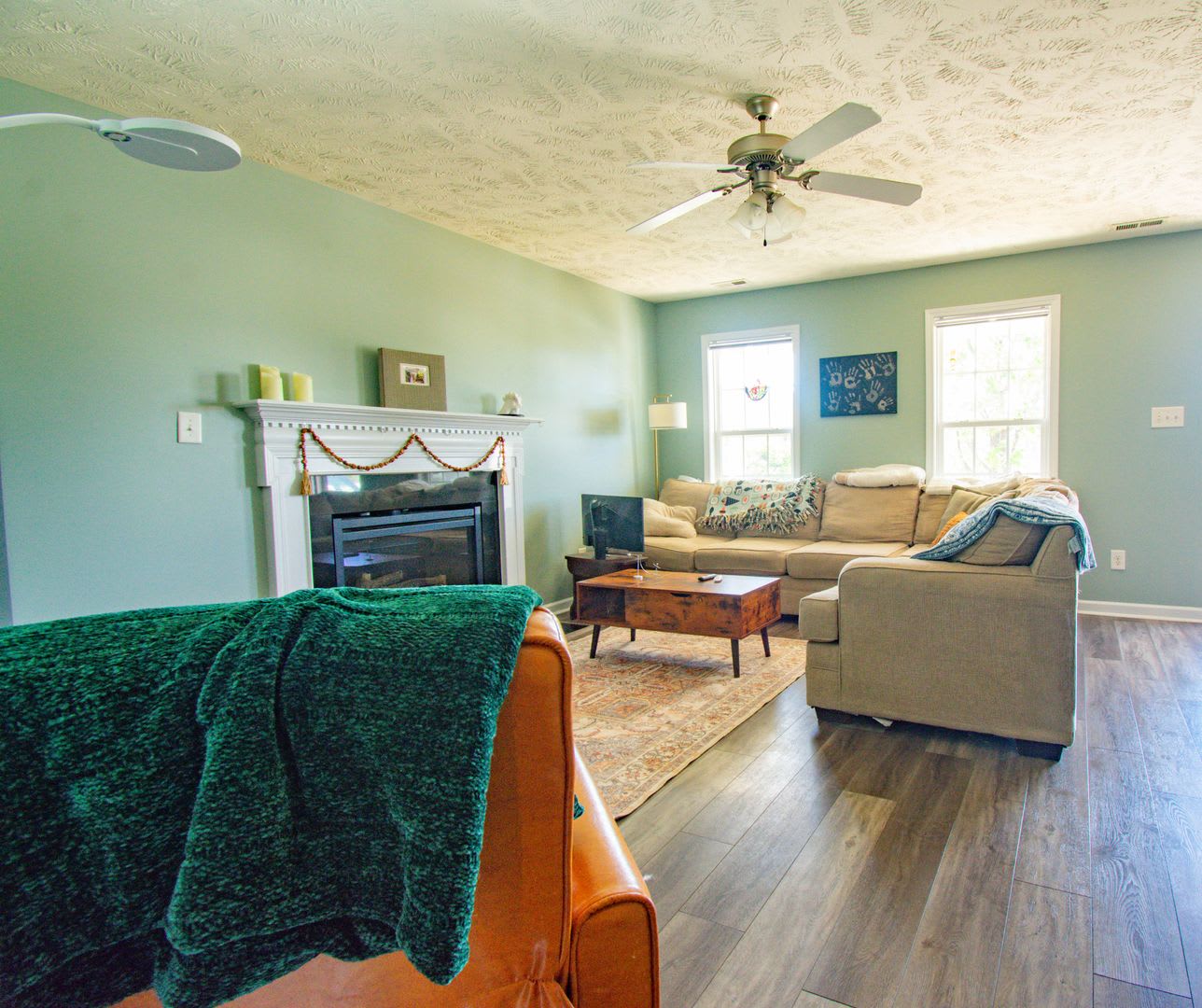 3 Bedroom 2 5 Bathroom With Large Fence Yard – photo 3