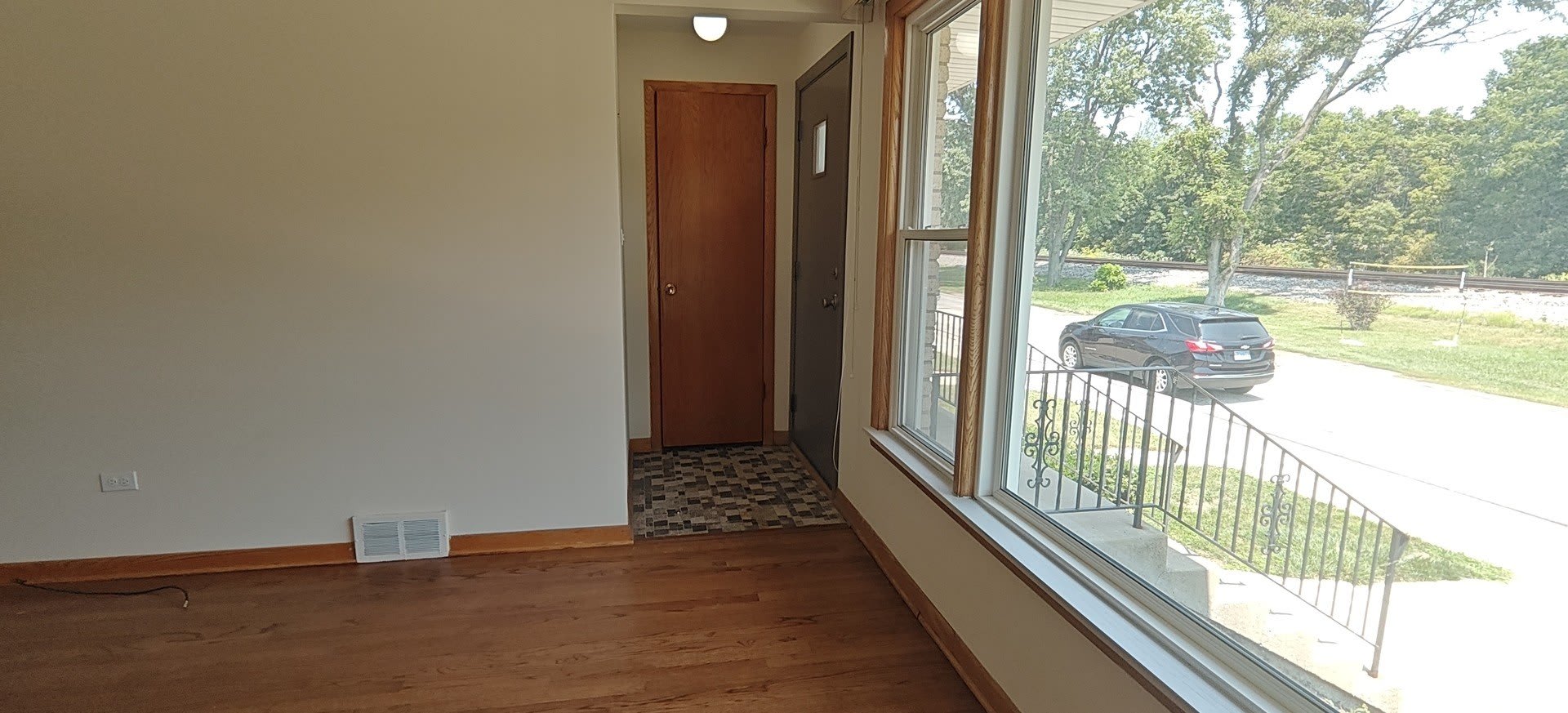 10824 S Sacramento Avenue – photo 2