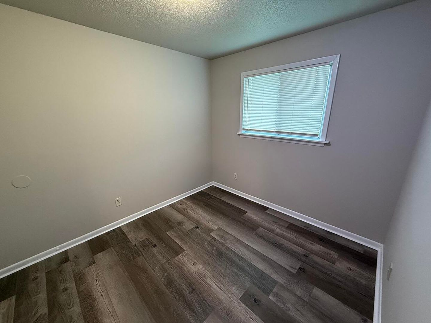 2 bedroom, 1 bath – photo 3