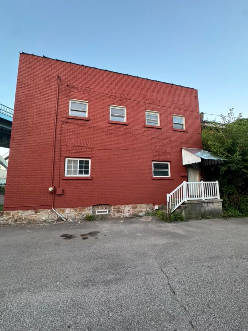 Charming 4Br Home In Mckees Rocks Section 8 Considered – photo 1