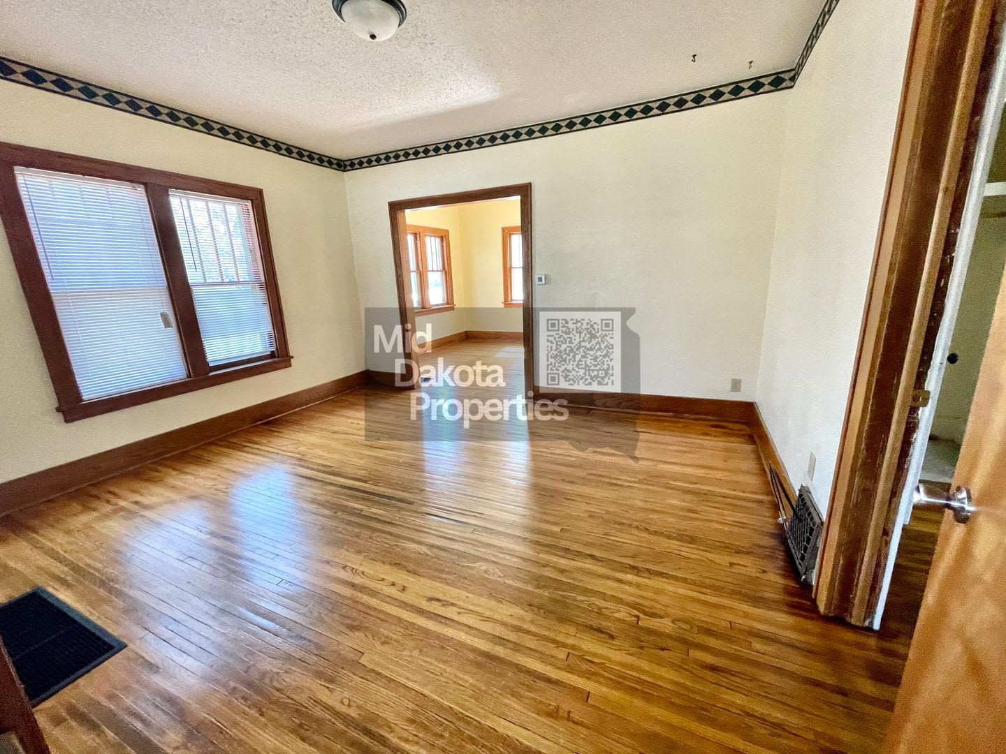 801 W 5th – photo 2