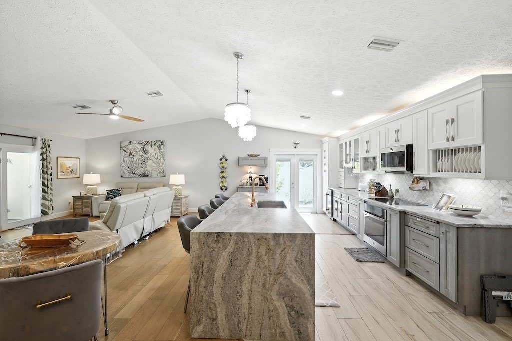 725 Acacia Road – photo 2
