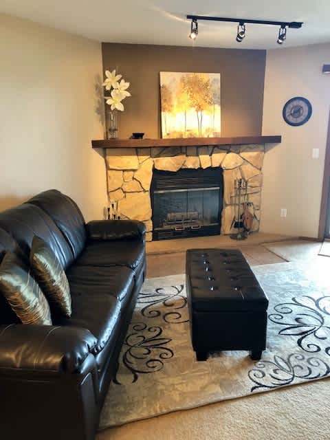 1 Bedroom, 1 Bathroom Condo with 3-season porch on Mille Lacs in Garrison, MN – photo 1