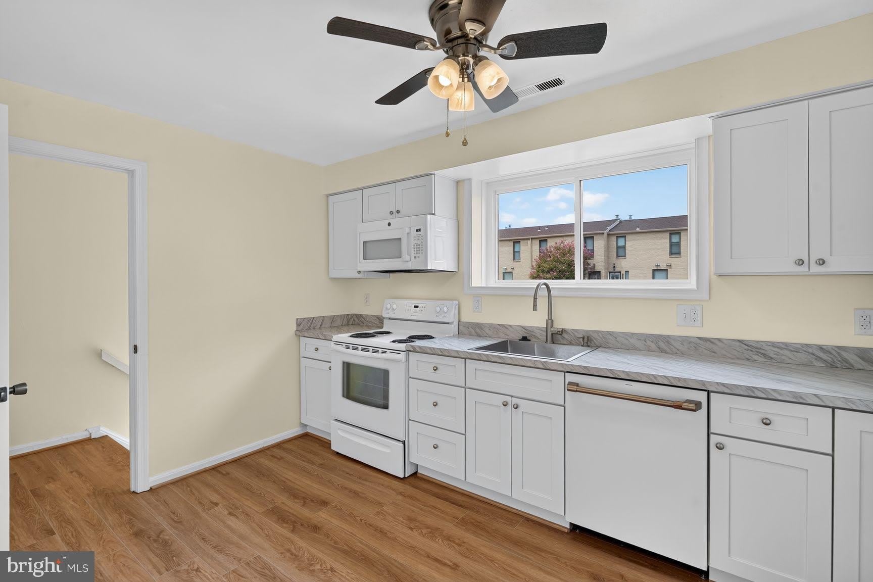 2747 31ST Place NE – photo 4