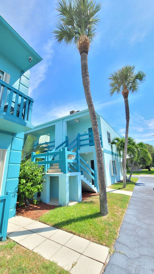 Cozy Beachside Condo in Cape Canaveral Including pool, basic cable, and water. – photo 4