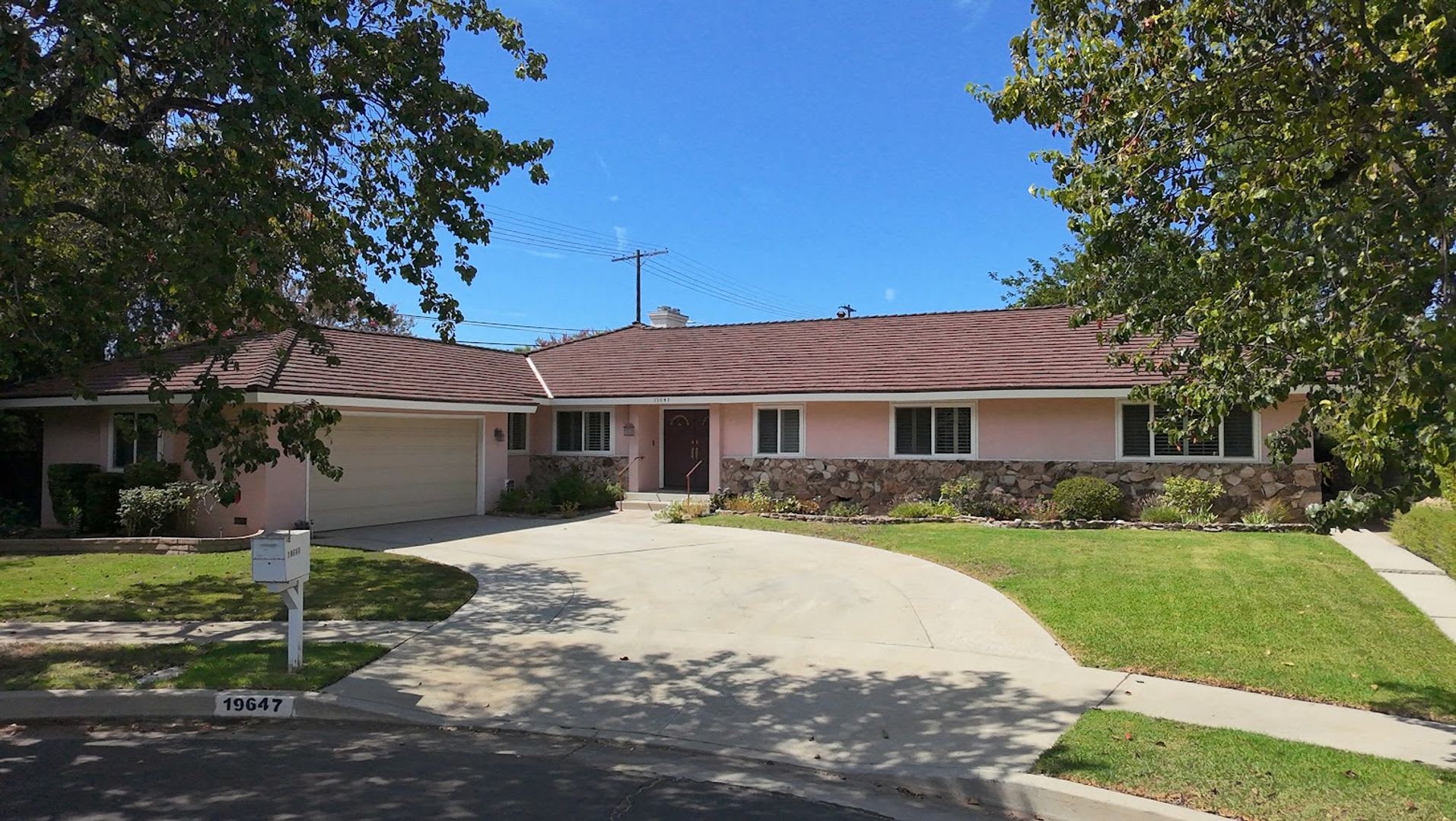 For Lease! Spacious 4 Bedroom, 2 1/2 Bathroom, Northridge Home! Ready for Move-In! – photo 3