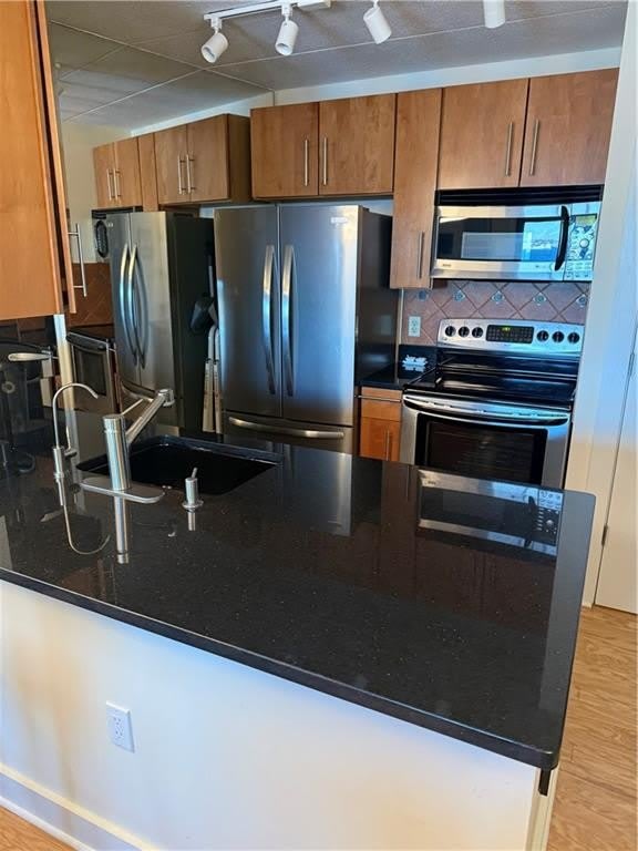 1209 Capella Street – photo 2