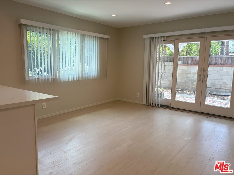 16699 Morrison St – photo 4