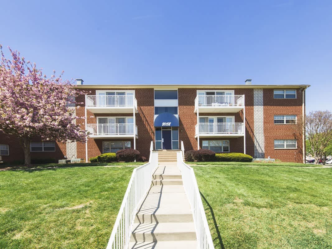 Westgate Apartments & Townhomes – photo 1