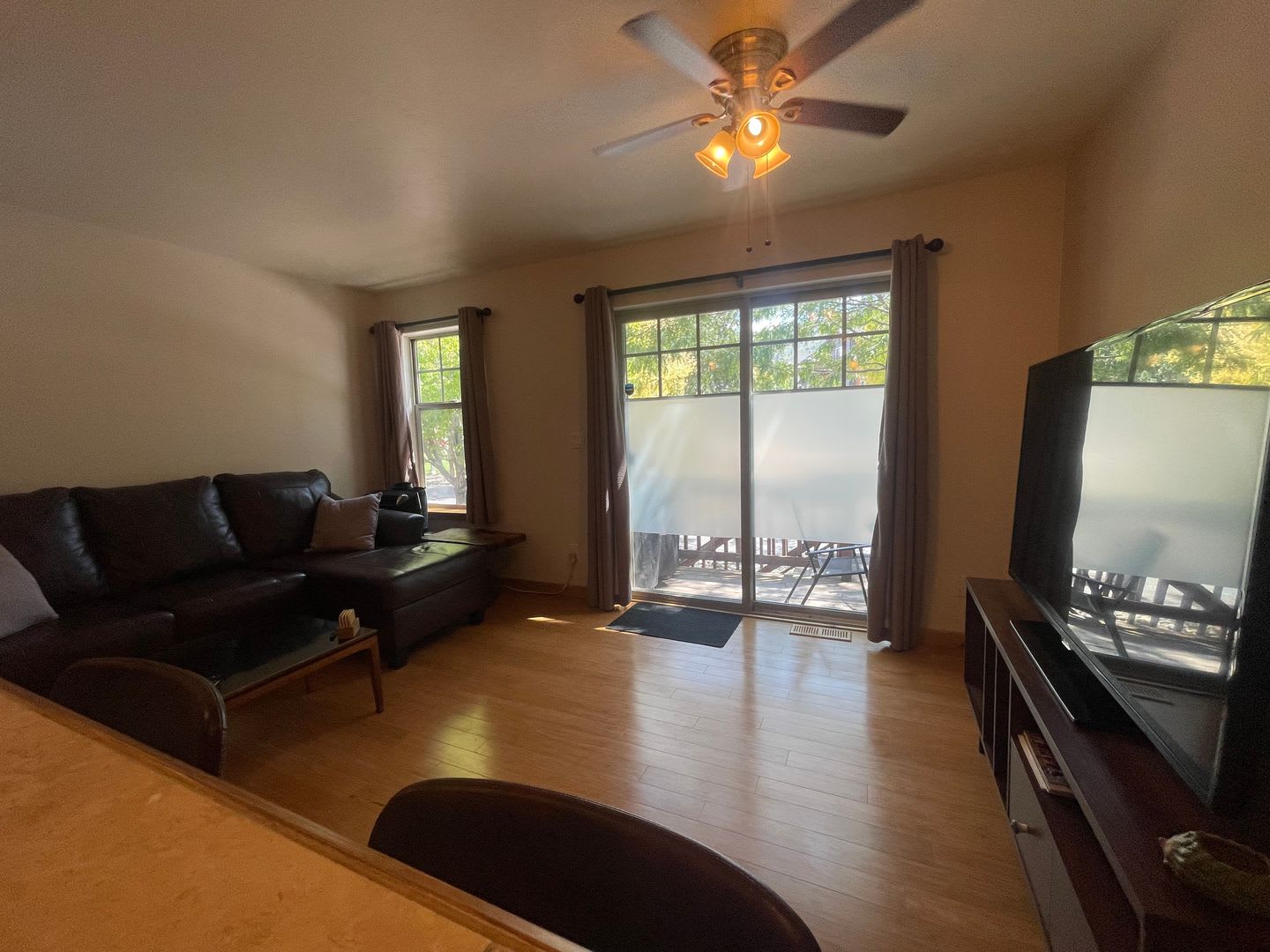 Convenient Location! 1 Bedroom Furnished Townhome with access to great valley views! – photo 4