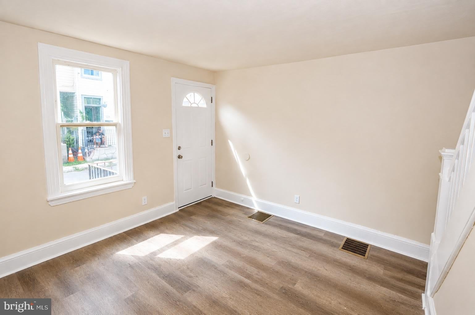 319 YORK Street – photo 2
