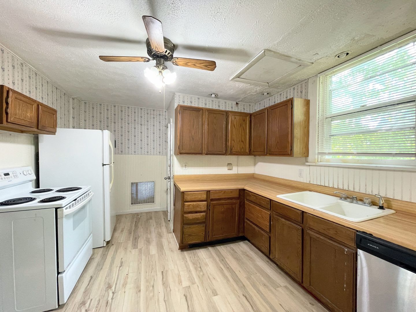 3 Bed 1.5 Bath – photo 4