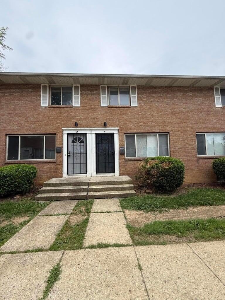 1759 Lonsdale Road – photo 2