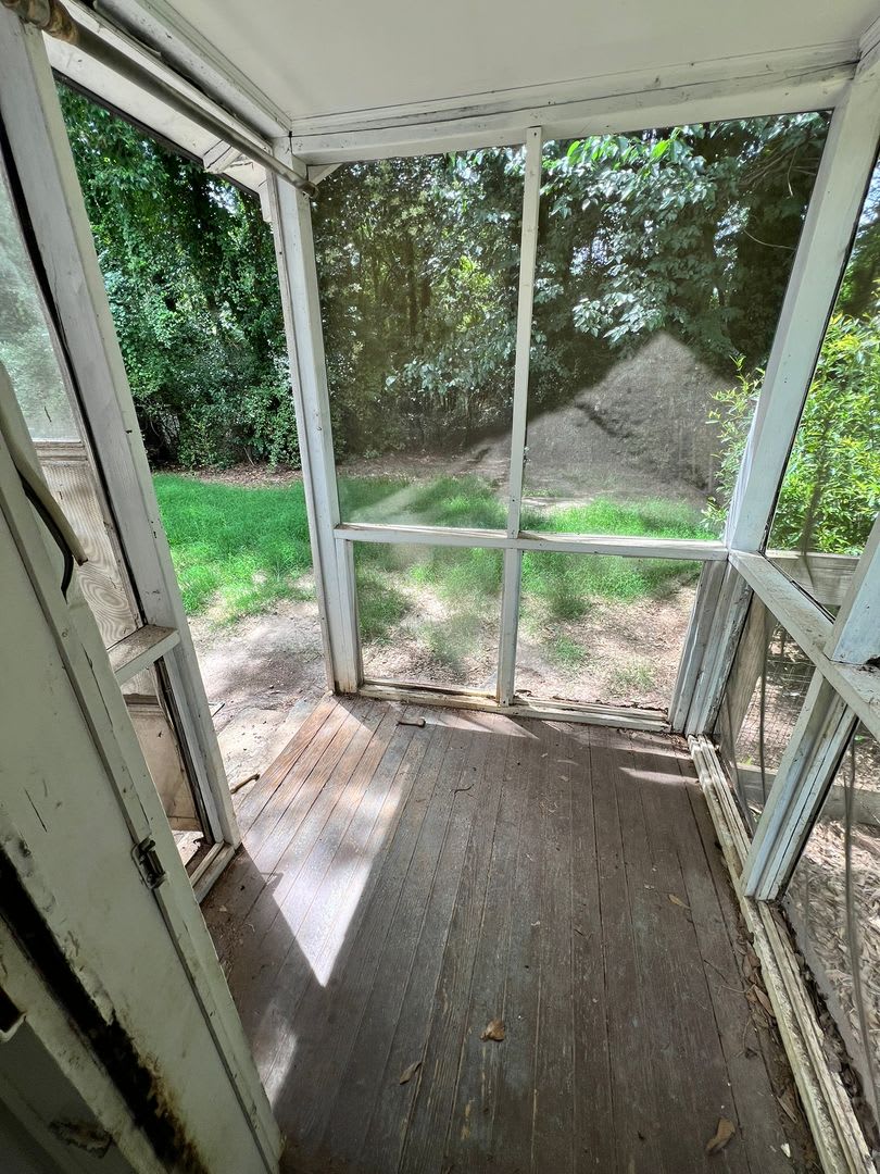 3 Bedroom Home Great Location – photo 5