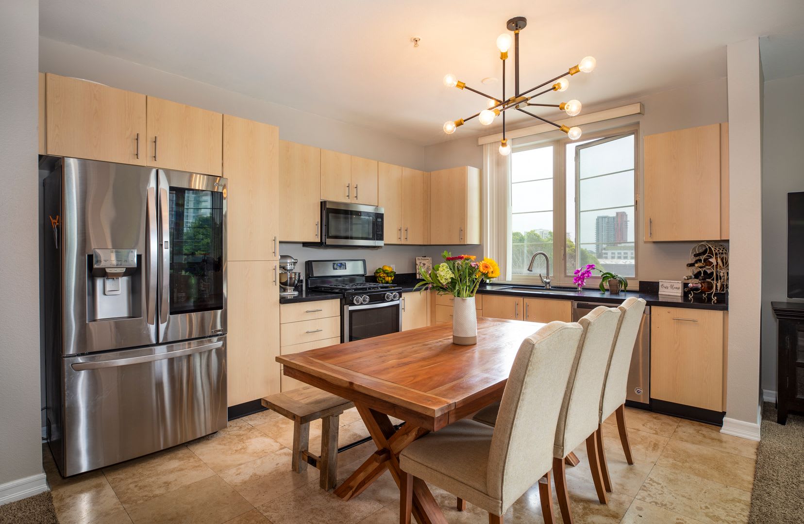 Rare 3BR Corner Unit with 2 Parking Spaces – photo 2