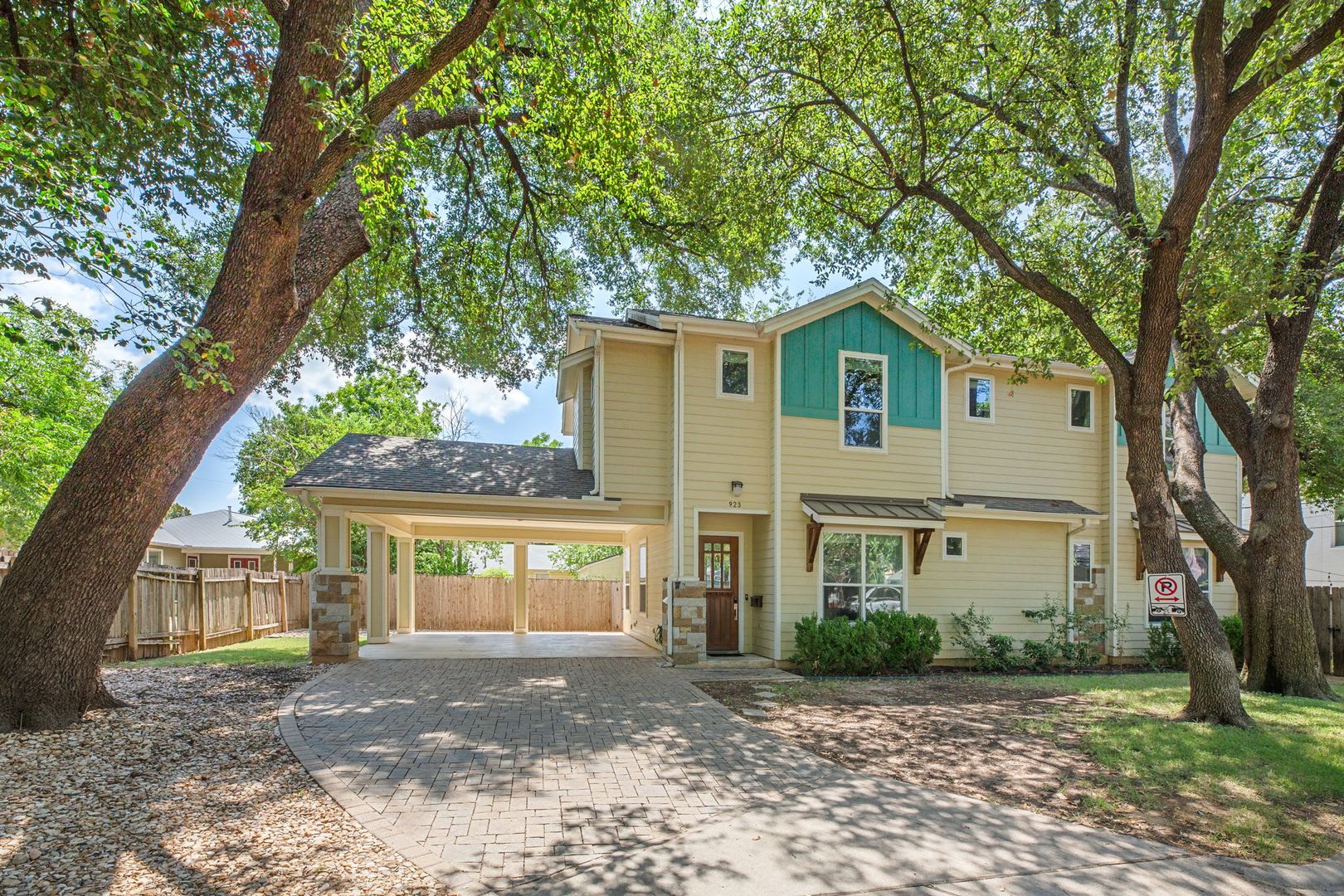 Ut Pre Lease Central Austin 6 Bedroom Home With High End Finishes Large Fenced Turf Yard – photo 2