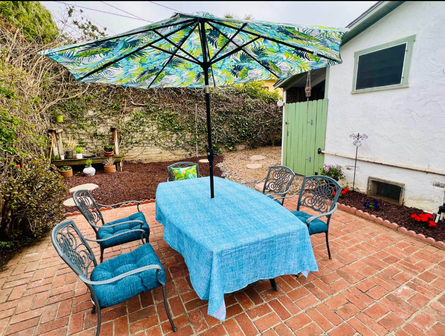 Coastal Charm in the Heart of Encinitas – 2 Bed, 1 Bath Avail 12/1 – photo 2