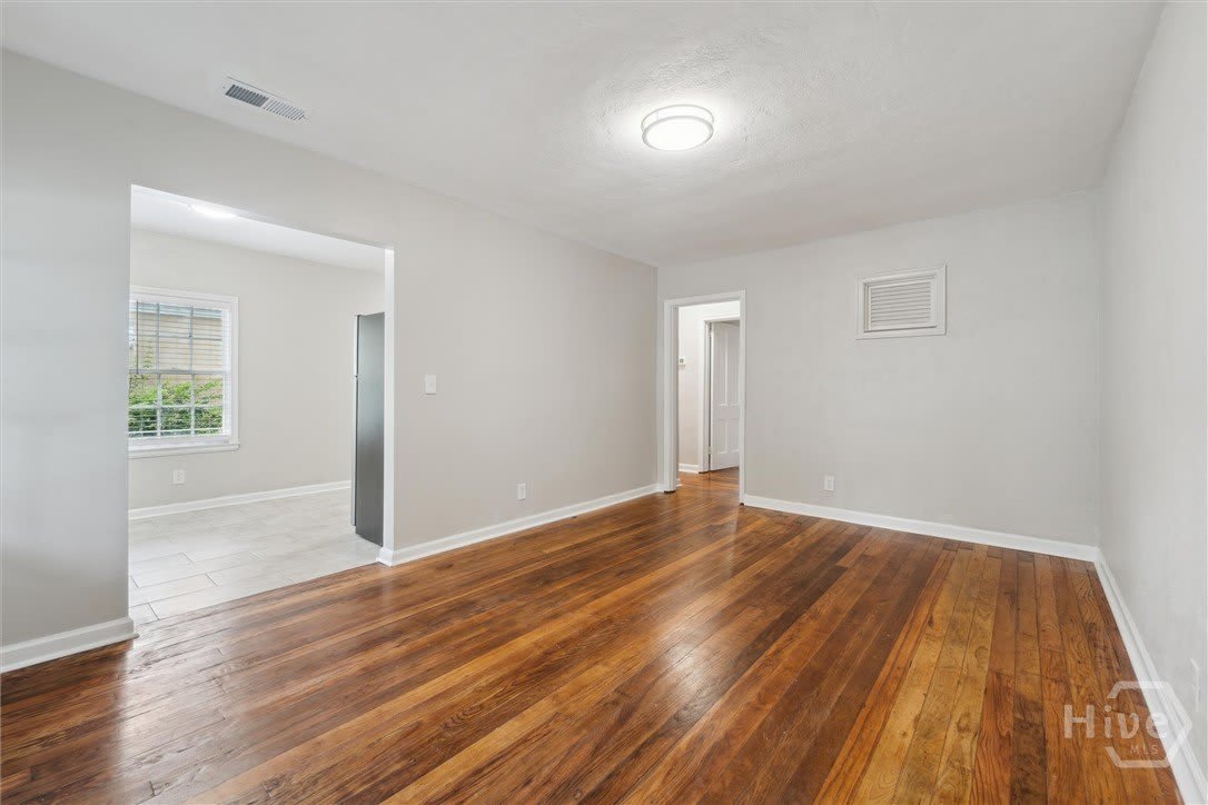 1315 E 55th Street – photo 3