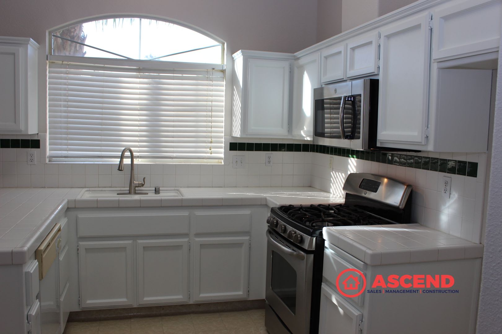 Poolside Living in Rosedale – Spacious 3 Bed / 2 Bath Home! – photo 2