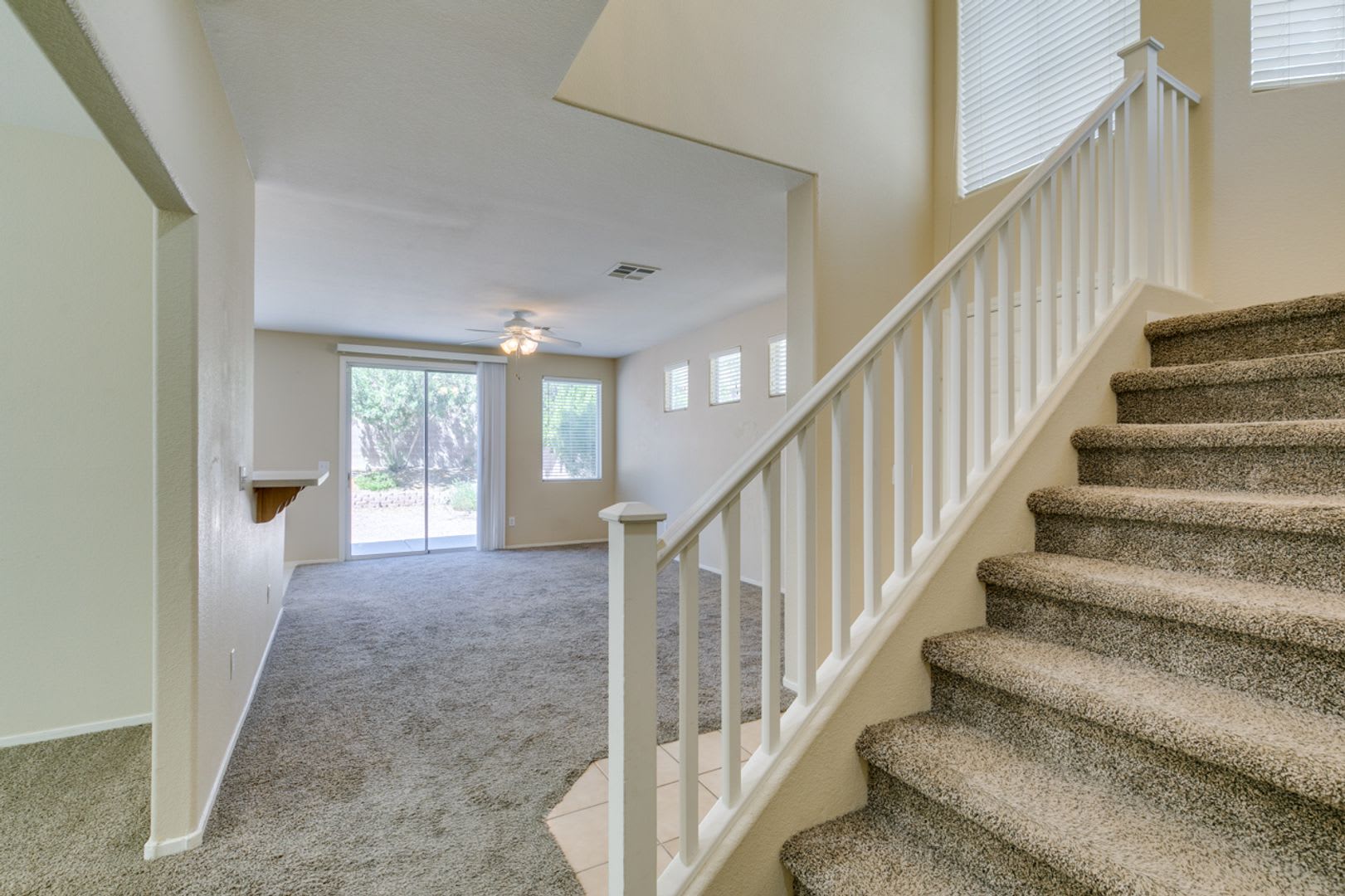 3 Bedroom 2 1/2 Bathroom w/Den & Loft – photo 4