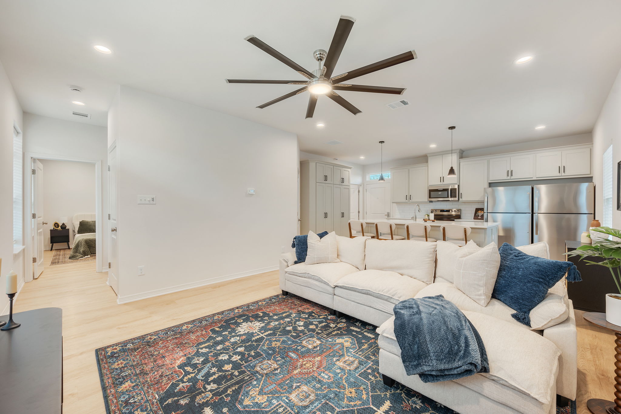 208 Richards Street – photo 2