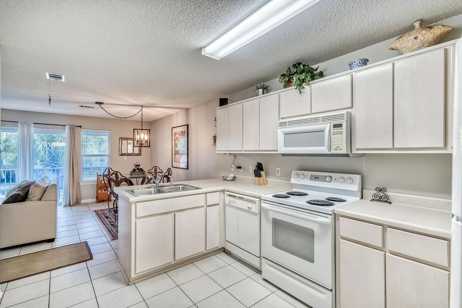 1 br condo on 30a. New remodeled & furnishings. Walking distance to everything! – photo 4
