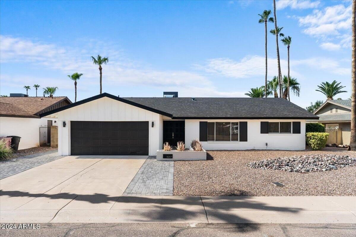 8207 E Montebello Avenue – photo 1