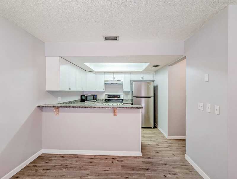 3202 Bloomingdale Villas Court -3202 – photo 4