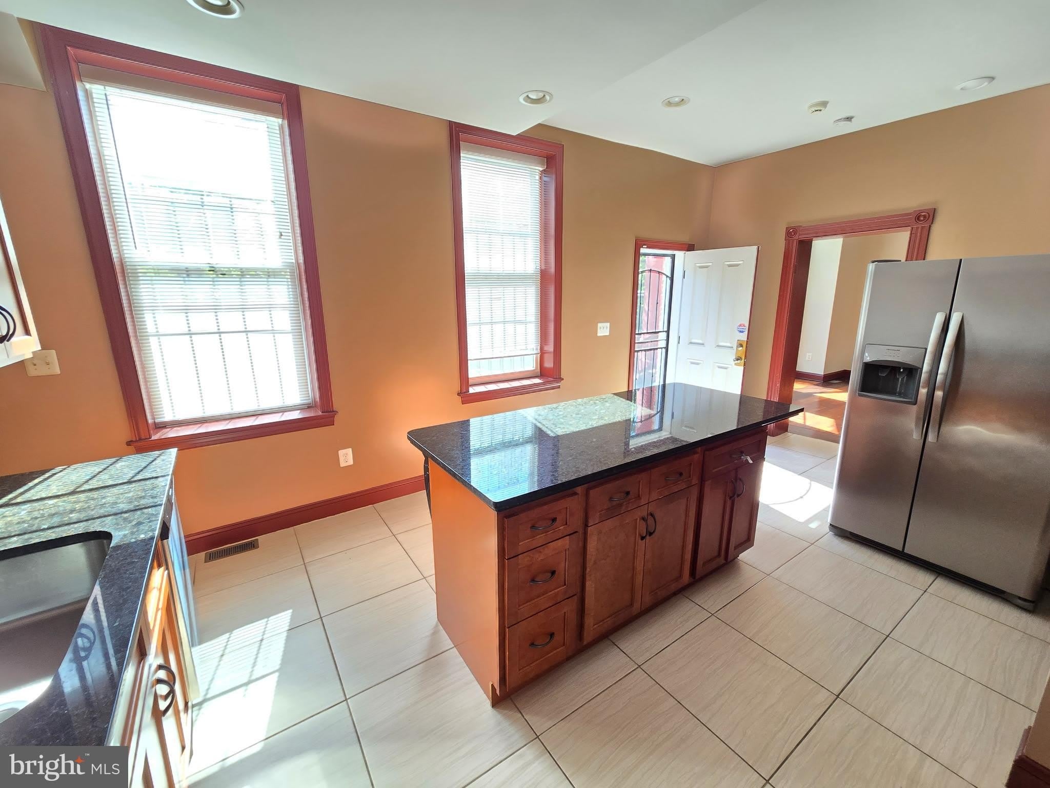 804 HOLLINS Street – photo 5
