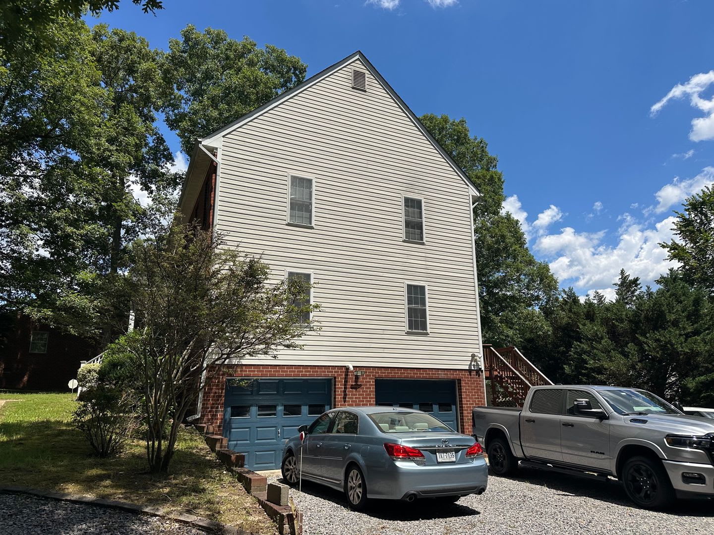 Brick Colonial with unfinished basement and attached garage – photo 5