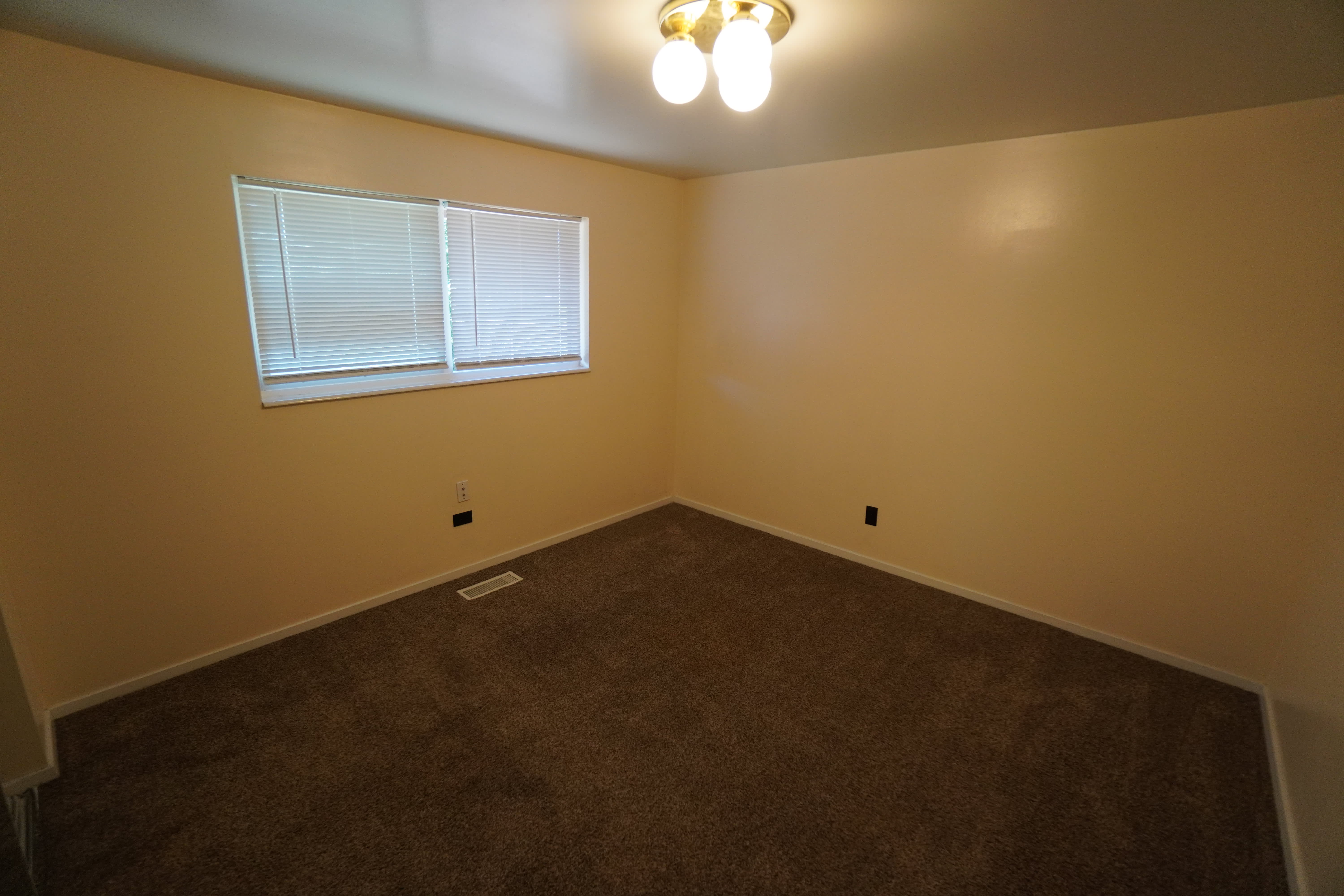 277 W 2300 N – photo 5