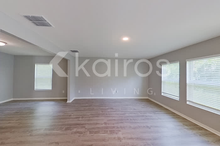 1124 Ware Avenue – photo 4