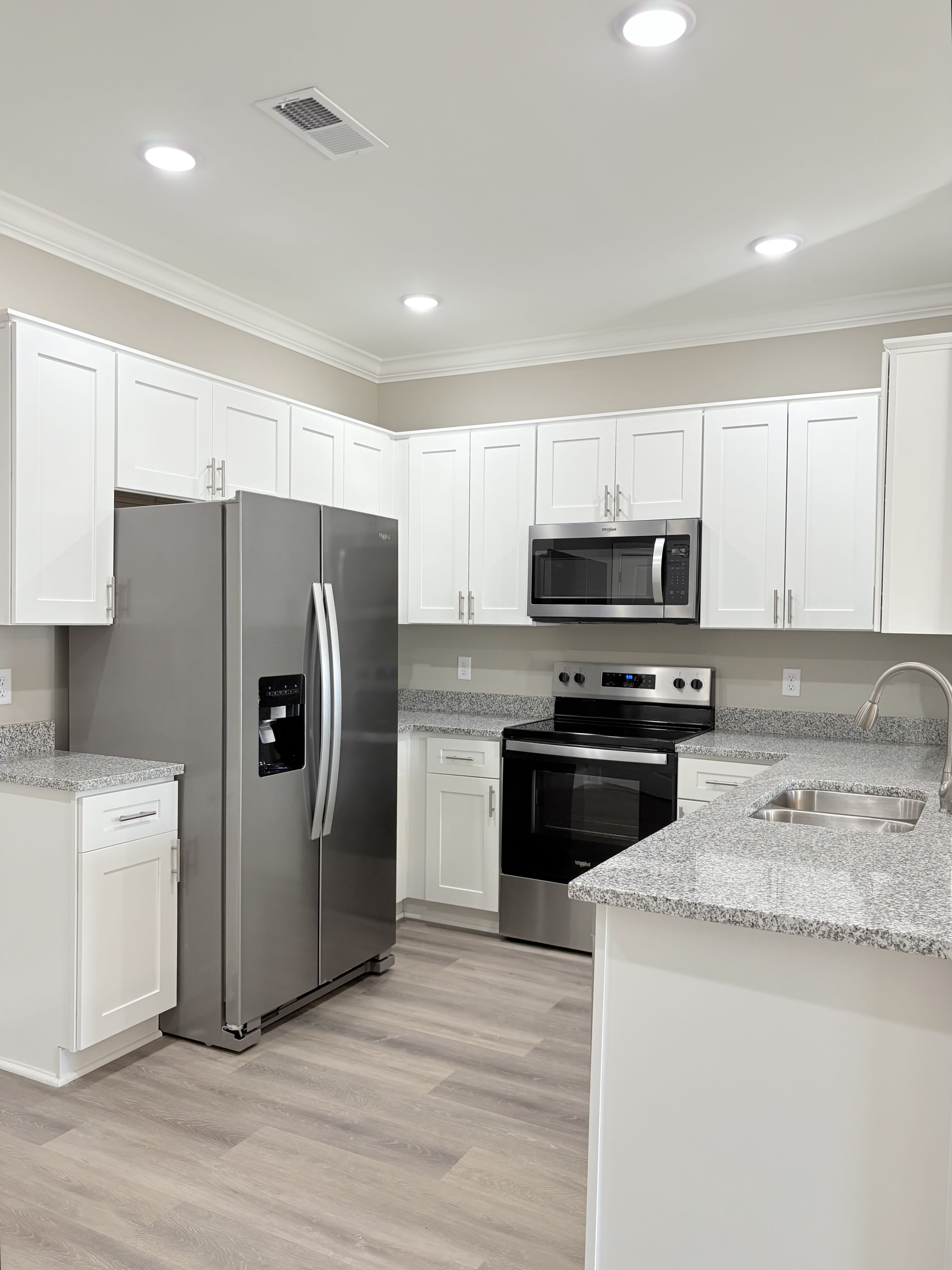707 Ivy Br St – photo 4