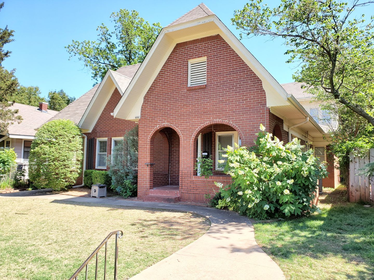Great 2-Story, 2 Bedroom & 2 Bathroom Available Now in Mesta Park! – photo 3