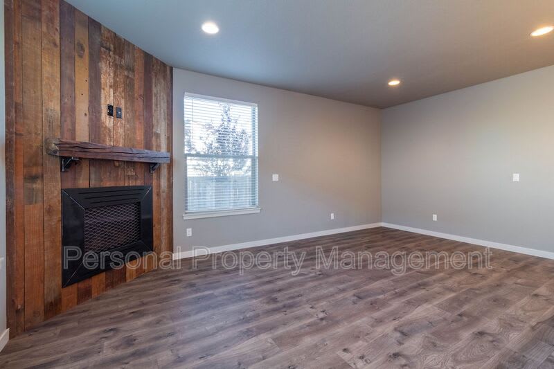 12201 NE 115th ST – photo 3