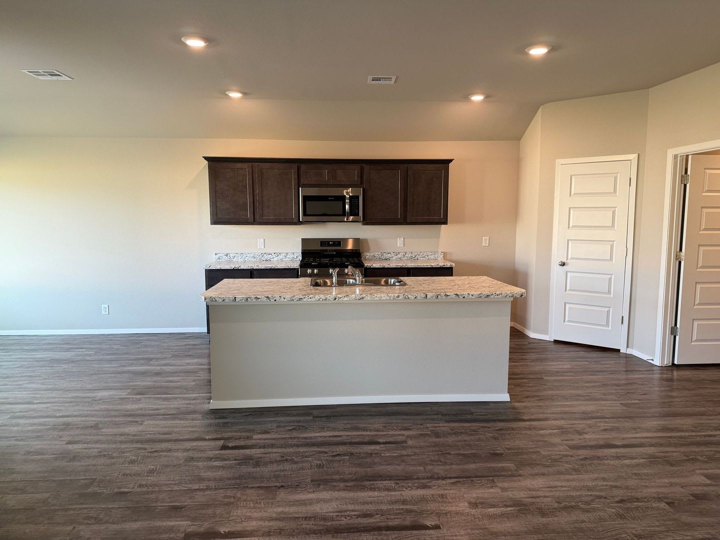 Welcome home to your 4 bed, 2 bath home in the desirable area of Broken Arrow, OK. – photo 2