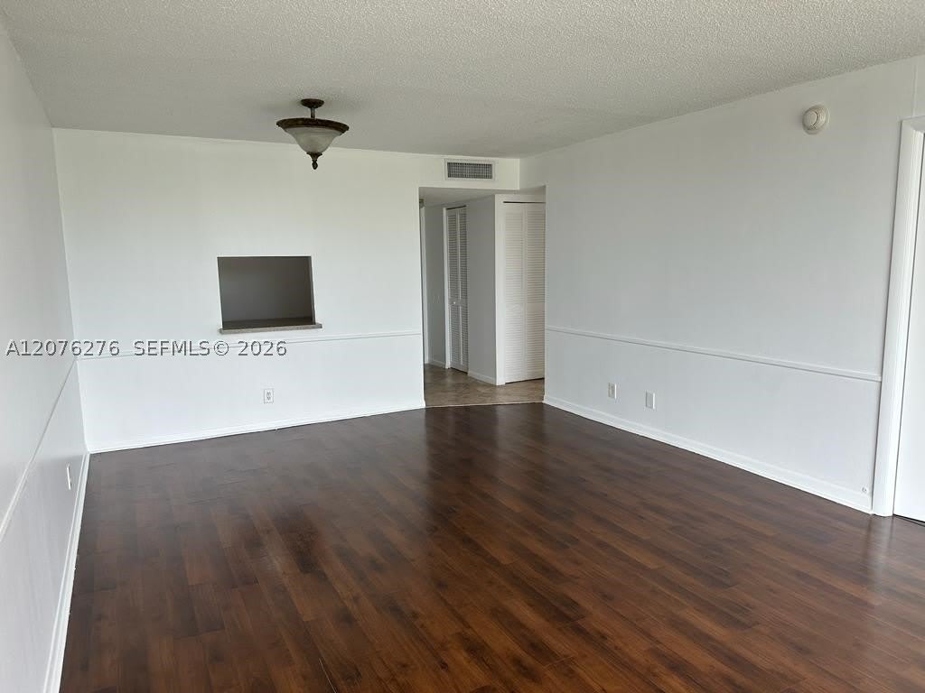 500 Executive Center Dr – photo 1