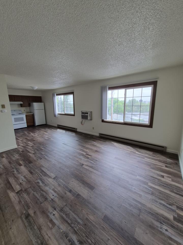 1909 Burnstead Dr – photo 2