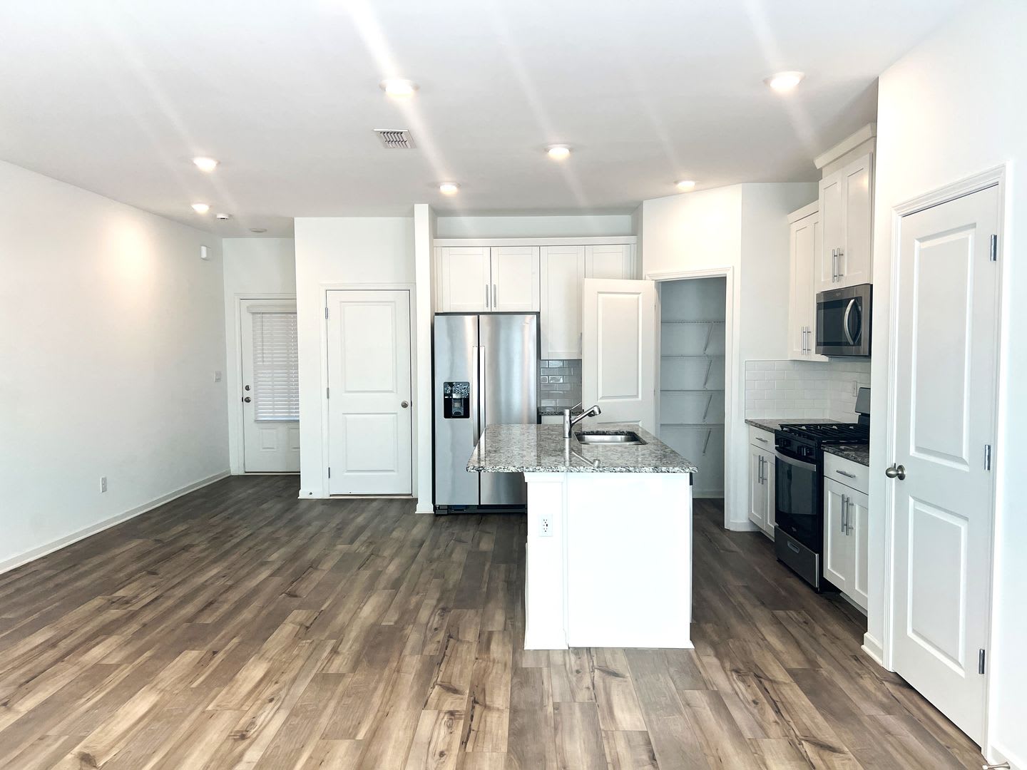 Welcome Home to a Townhome!! – photo 5