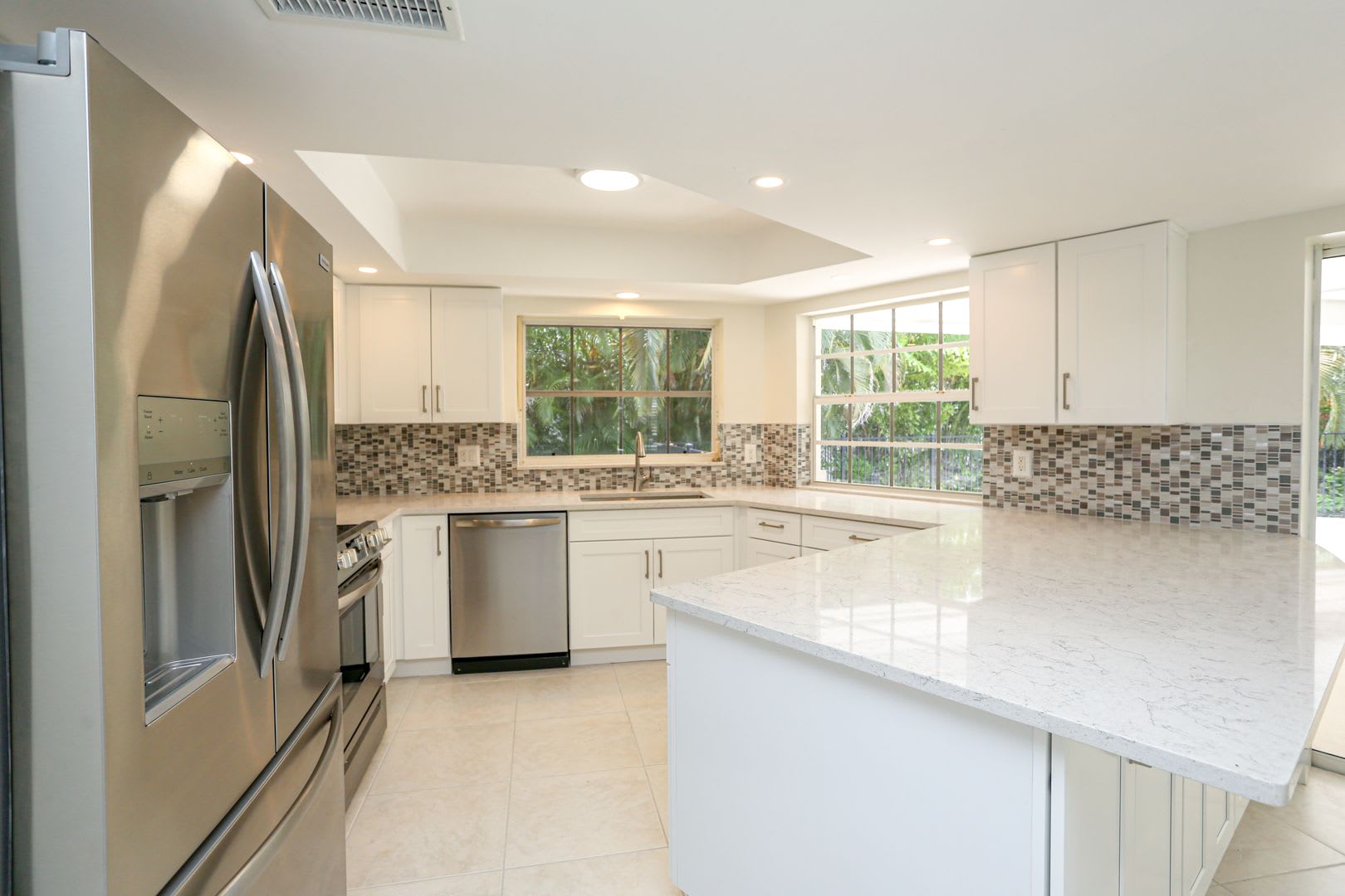 Luxury Park Shore Stunning Fully Remodeled Modern Unfurnished 3 2 Private Large Patio Home With Private Park Shore Beach Access No Hoa Move In Today – photo 4